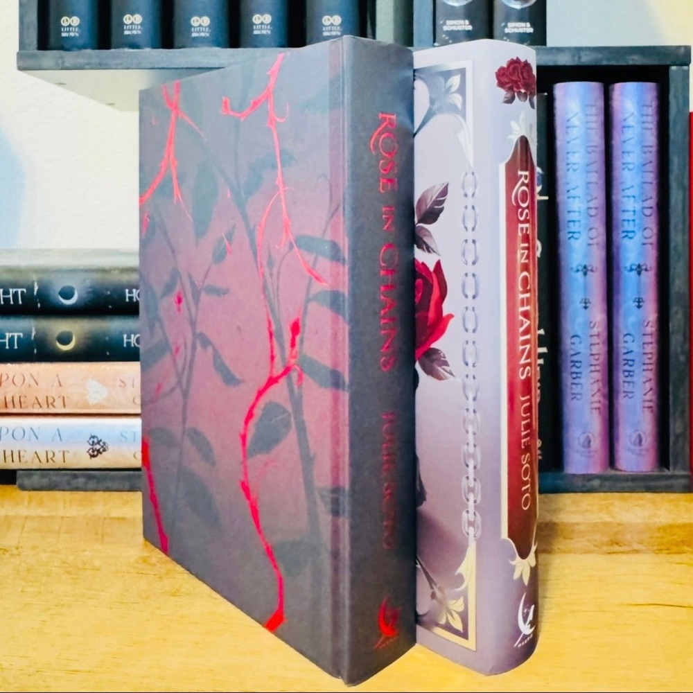 Fairyloot Exclusive Signed Edition Rose In Chains
by Julie Soto - Picture 7 of 12